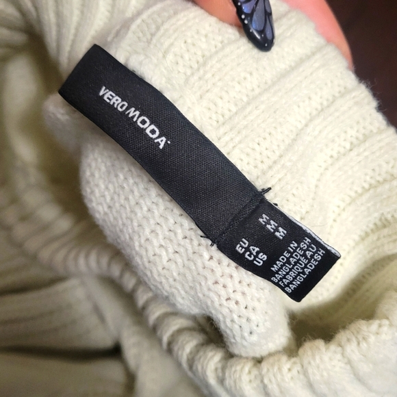 Chunky Cableknit Sweater (Size M) - Picture 3 of 3